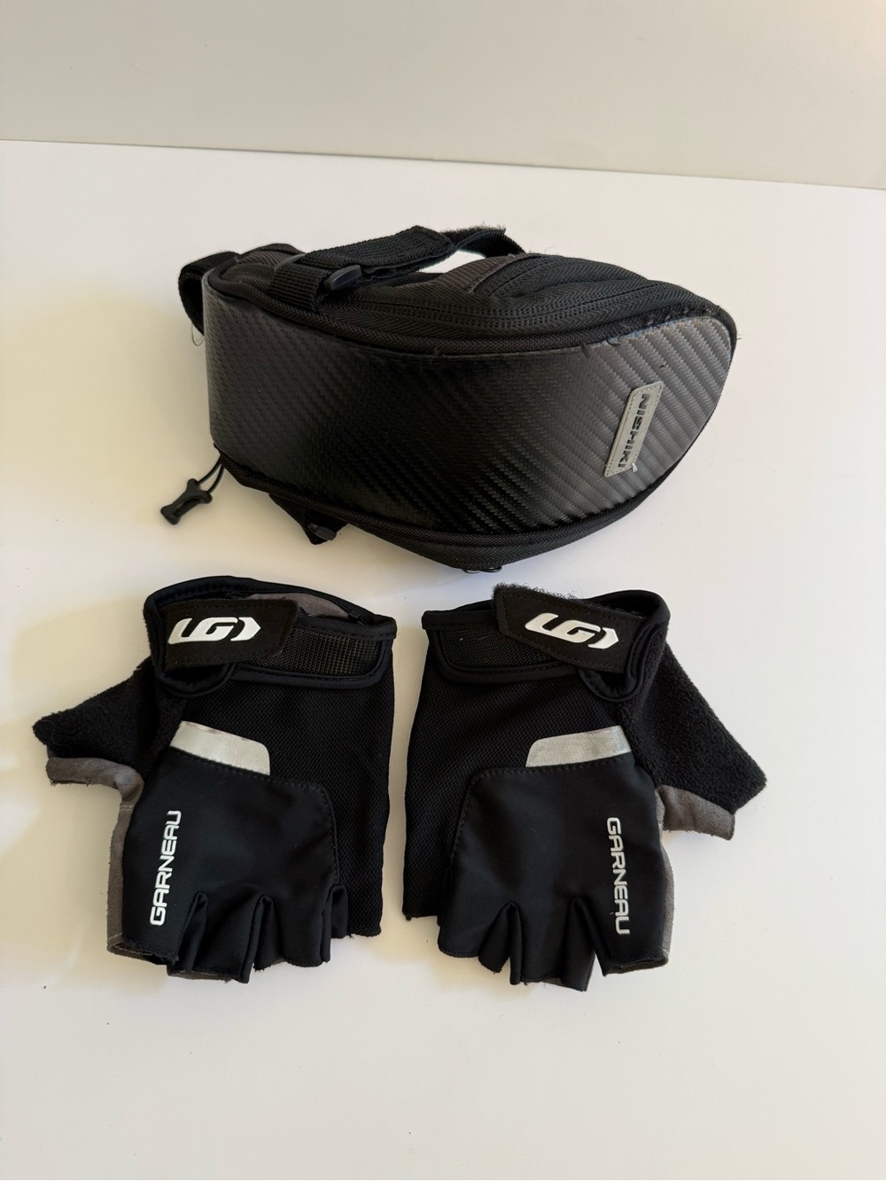 Garneau Black Cycling Gloves with Compact Saddle Bag
